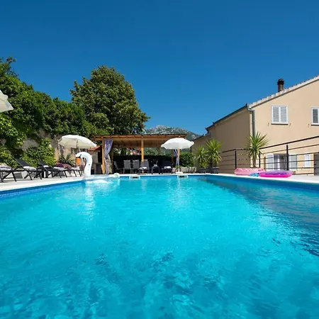 House App Grace With Pool And View In Lägenhet