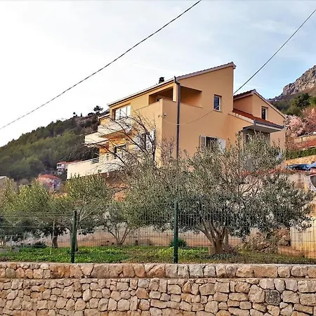 House App Grace With Pool And View In * Klis