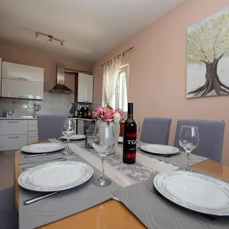 Apartment House App Grace With Pool And View In *