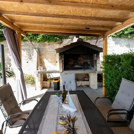 Apartment House App Grace With Pool And View In Klis