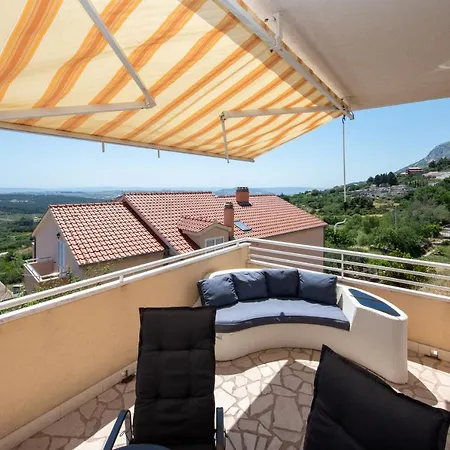 House App Grace With Pool And View In *