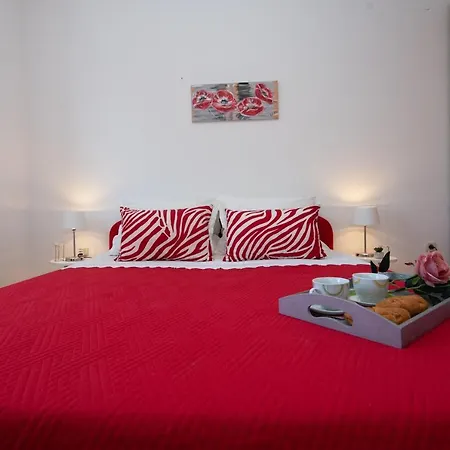 House App Grace With Pool And View In * Klis