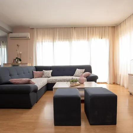 House App Grace With Pool And View In *