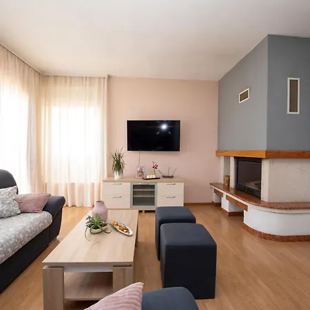 Apartment House App Grace With Pool And View In Klis