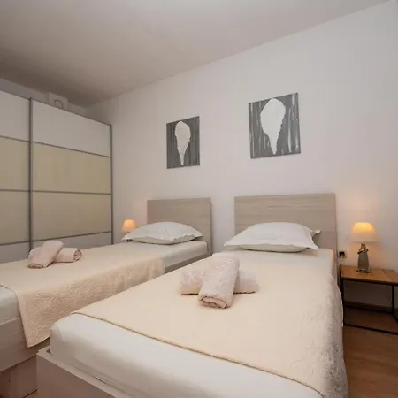 Apartment House App Grace With Pool And View In Klis