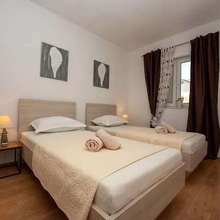 House App Grace With Pool And View In Apartment Klis