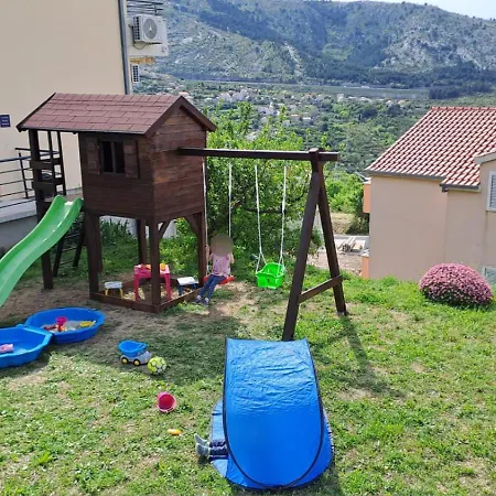 Apartment House App Grace With Pool And View In