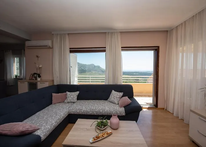 House App Grace With Pool And View In *